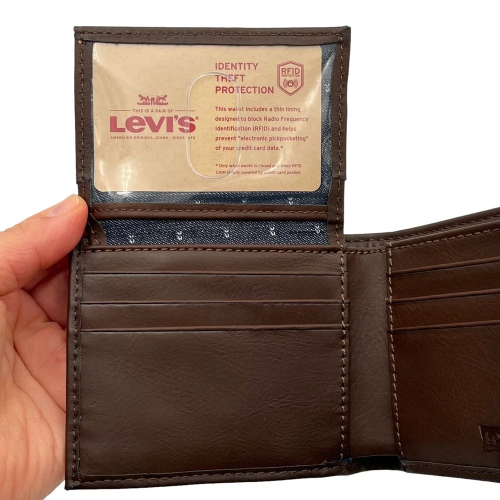 Levis‎ Men's Bifold Wallet Identity Theft Protection RFID-Blocking Brown